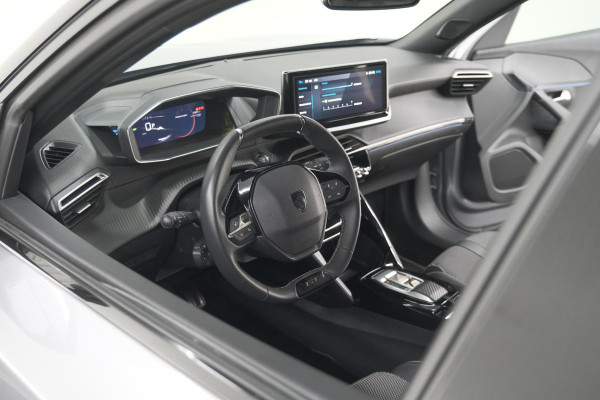 Peugeot e-2008 EV GT 50 kWh | 3 Fase | 360 Camera | Adaptieve Cruise Control | Dodehoekdetectie | SOH=100%