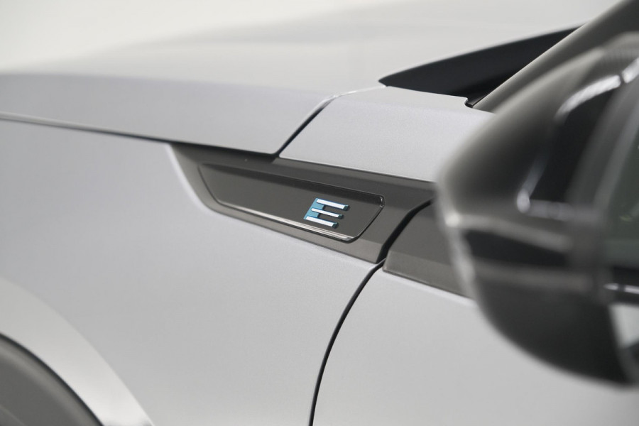 Peugeot e-2008 EV GT 50 kWh | 3 Fase | 360 Camera | Adaptieve Cruise Control | Dodehoekdetectie | SOH=100%