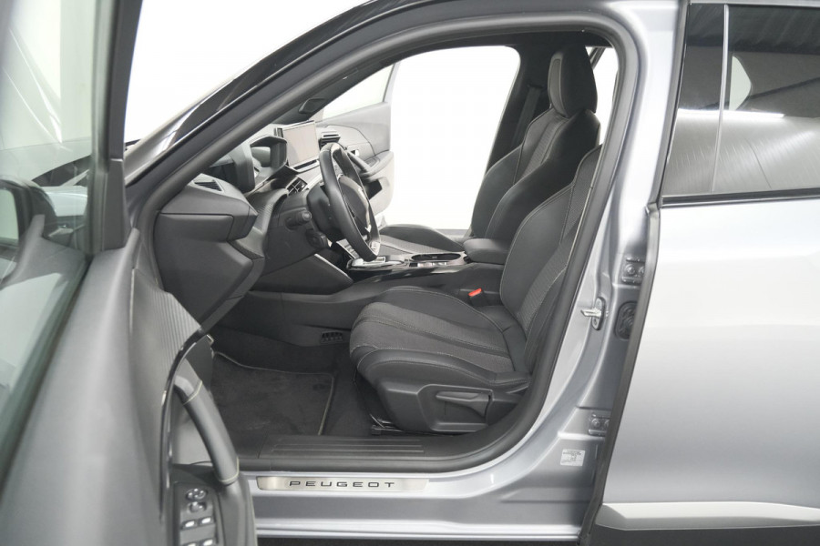 Peugeot e-2008 EV GT 50 kWh | 3 Fase | 360 Camera | Adaptieve Cruise Control | Dodehoekdetectie | SOH=100%