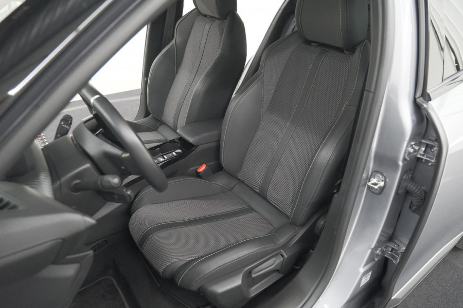 Peugeot e-2008 EV GT 50 kWh | 3 Fase | 360 Camera | Adaptieve Cruise Control | Dodehoekdetectie | SOH=100%