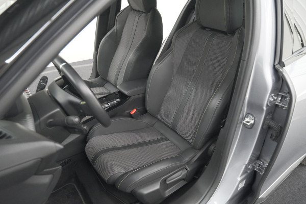 Peugeot e-2008 EV GT 50 kWh | 3 Fase | 360 Camera | Adaptieve Cruise Control | Dodehoekdetectie | SOH=100%