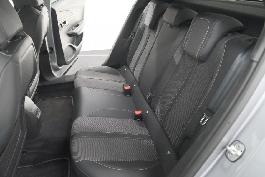 Peugeot e-2008 EV GT 50 kWh | 3 Fase | 360 Camera | Adaptieve Cruise Control | Dodehoekdetectie | SOH=100%