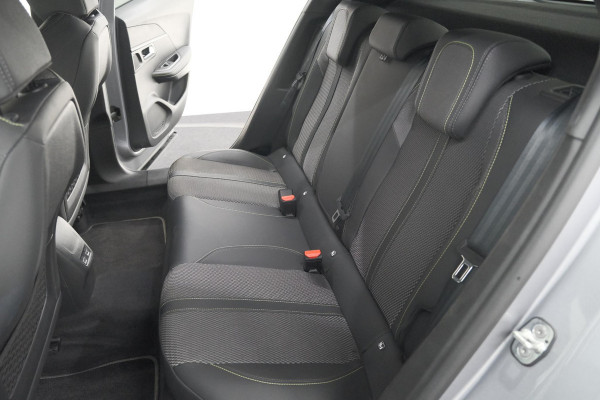 Peugeot e-2008 EV GT 50 kWh | 3 Fase | 360 Camera | Adaptieve Cruise Control | Dodehoekdetectie | SOH=100%