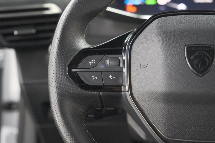 Peugeot e-2008 EV GT 50 kWh | 3 Fase | 360 Camera | Adaptieve Cruise Control | Dodehoekdetectie | SOH=100%
