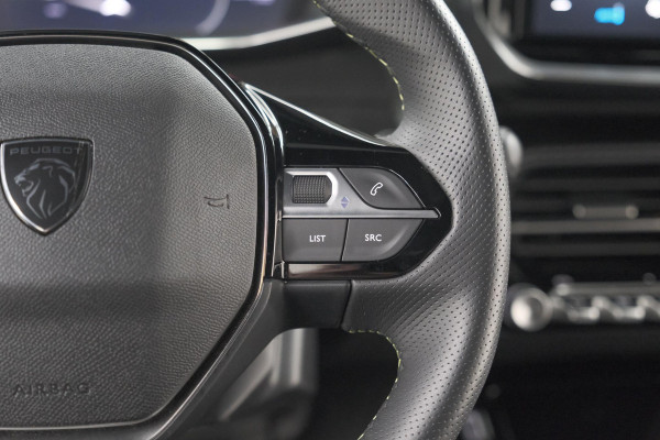 Peugeot e-2008 EV GT 50 kWh | 3 Fase | 360 Camera | Adaptieve Cruise Control | Dodehoekdetectie | SOH=100%