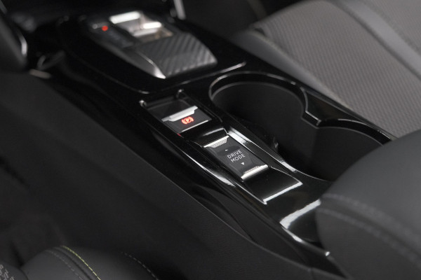 Peugeot e-2008 EV GT 50 kWh | 3 Fase | 360 Camera | Adaptieve Cruise Control | Dodehoekdetectie | SOH=100%