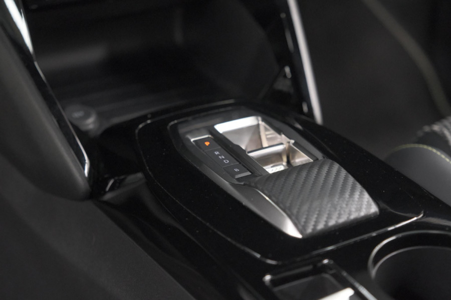 Peugeot e-2008 EV GT 50 kWh | 3 Fase | 360 Camera | Adaptieve Cruise Control | Dodehoekdetectie | SOH=100%