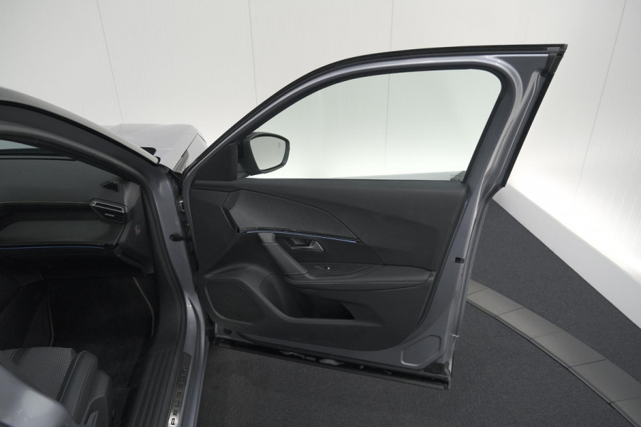 Peugeot e-2008 EV GT 50 kWh | 3 Fase | 360 Camera | Adaptieve Cruise Control | Dodehoekdetectie | SOH=100%