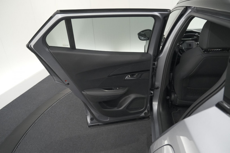 Peugeot e-2008 EV GT 50 kWh | 3 Fase | 360 Camera | Adaptieve Cruise Control | Dodehoekdetectie | SOH=100%