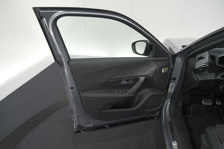 Peugeot e-2008 EV GT 50 kWh | 3 Fase | 360 Camera | Adaptieve Cruise Control | Dodehoekdetectie | SOH=100%
