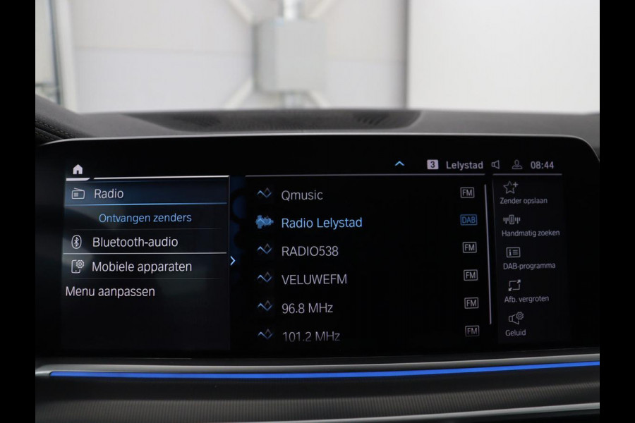 BMW X5 xDrive45e Executive M-sport | SOH 90.1% | Luchtvering | Elek. Trekhaak | Adaptive cruise | Memory | Camera | Carplay | Sfeerverlichting | Full LED | Getint glas | 20