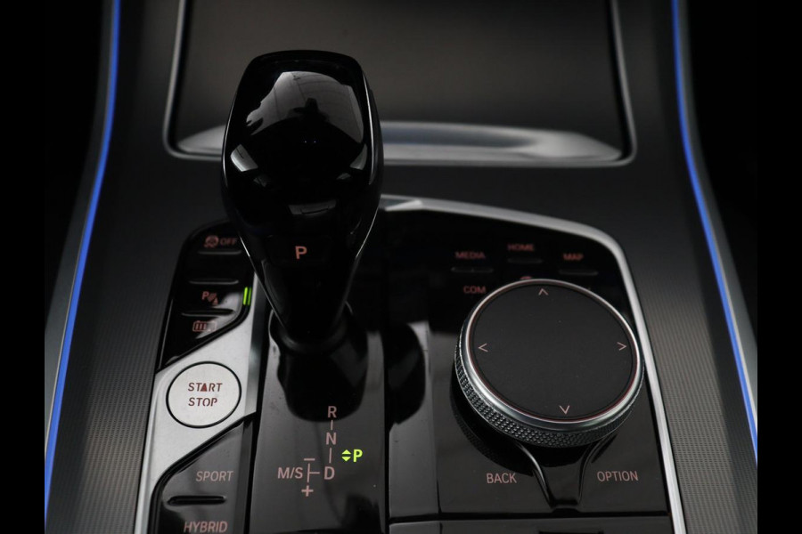 BMW X5 xDrive45e Executive M-sport | SOH 90.1% | Luchtvering | Elek. Trekhaak | Adaptive cruise | Memory | Camera | Carplay | Sfeerverlichting | Full LED | Getint glas | 20