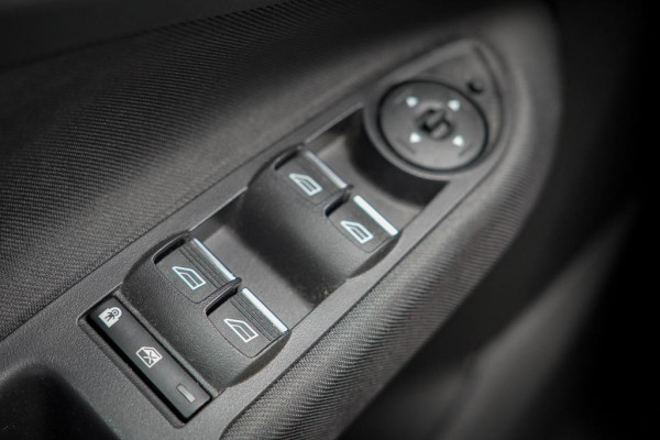 Ford C-MAX 1.5 Titanium / Trekhaak / Carplay / NL Auto / Dealeronderhoud / 4 Cilinder