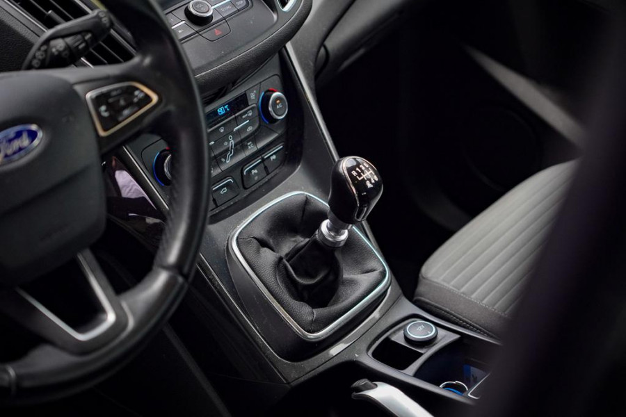 Ford C-MAX 1.5 Titanium / Trekhaak / Carplay / NL Auto / Dealeronderhoud / 4 Cilinder