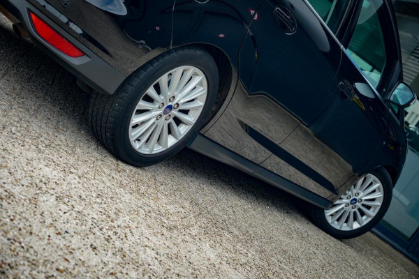 Ford C-MAX 1.5 Titanium / Trekhaak / Carplay / NL Auto / Dealeronderhoud / 4 Cilinder