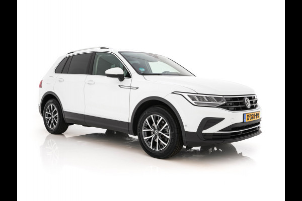 Volkswagen Tiguan 1.5 TSI Life Business Mild-Hybrid (INCL-BTW) Aut. *FULL-LED | ERGONOMIC-SPORTSEATS | KEYLESS | DAB | CARPLAY | ADAPTIVE-CRUISE | PRIVACY-GLASS | NAVI-FULLMAP | DIGI-COCKPIT | SHIFTPADDLES | ECC | HEATED-SEATS | PDC | TOWBAR |