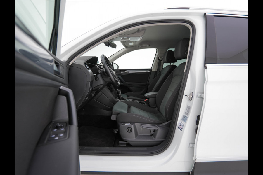 Volkswagen Tiguan 1.5 TSI Life Business Mild-Hybrid (INCL-BTW) Aut. *FULL-LED | ERGONOMIC-SPORTSEATS | KEYLESS | DAB | CARPLAY | ADAPTIVE-CRUISE | PRIVACY-GLASS | NAVI-FULLMAP | DIGI-COCKPIT | SHIFTPADDLES | ECC | HEATED-SEATS | PDC | TOWBAR |