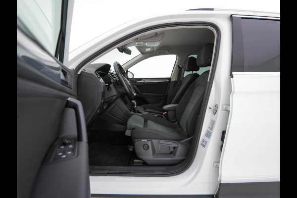 Volkswagen Tiguan 1.5 TSI Life Business Mild-Hybrid (INCL-BTW) Aut. *FULL-LED | ERGONOMIC-SPORTSEATS | KEYLESS | DAB | CARPLAY | ADAPTIVE-CRUISE | PRIVACY-GLASS | NAVI-FULLMAP | DIGI-COCKPIT | SHIFTPADDLES | ECC | HEATED-SEATS | PDC | TOWBAR |
