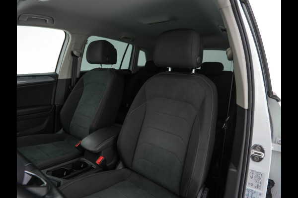 Volkswagen Tiguan 1.5 TSI Life Business Mild-Hybrid (INCL-BTW) Aut. *FULL-LED | ERGONOMIC-SPORTSEATS | KEYLESS | DAB | CARPLAY | ADAPTIVE-CRUISE | PRIVACY-GLASS | NAVI-FULLMAP | DIGI-COCKPIT | SHIFTPADDLES | ECC | HEATED-SEATS | PDC | TOWBAR |