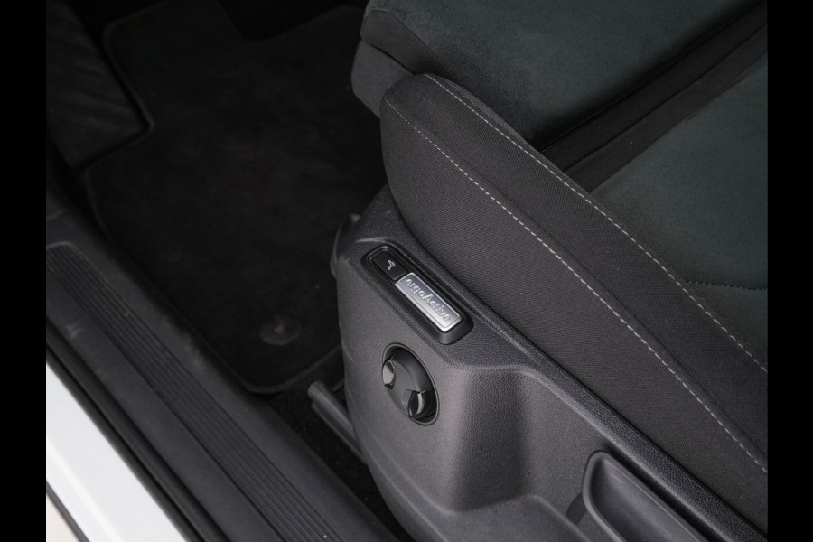 Volkswagen Tiguan 1.5 TSI Life Business Mild-Hybrid (INCL-BTW) Aut. *FULL-LED | ERGONOMIC-SPORTSEATS | KEYLESS | DAB | CARPLAY | ADAPTIVE-CRUISE | PRIVACY-GLASS | NAVI-FULLMAP | DIGI-COCKPIT | SHIFTPADDLES | ECC | HEATED-SEATS | PDC | TOWBAR |