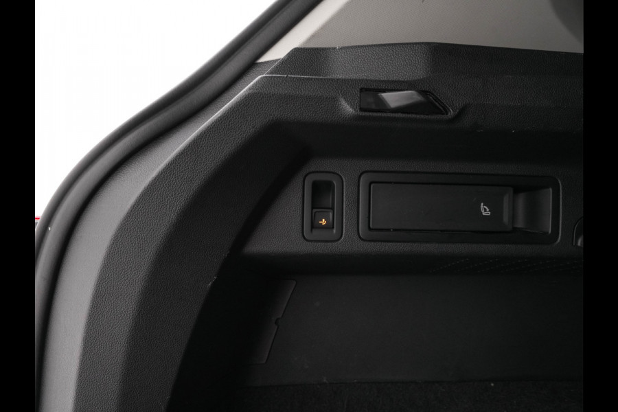 Volkswagen Tiguan 1.5 TSI Life Business Mild-Hybrid (INCL-BTW) Aut. *FULL-LED | ERGONOMIC-SPORTSEATS | KEYLESS | DAB | CARPLAY | ADAPTIVE-CRUISE | PRIVACY-GLASS | NAVI-FULLMAP | DIGI-COCKPIT | SHIFTPADDLES | ECC | HEATED-SEATS | PDC | TOWBAR |