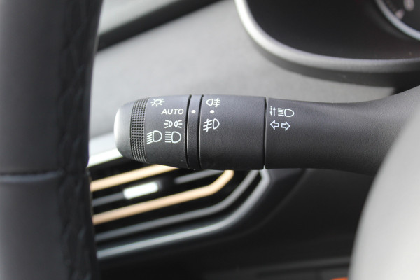 Dacia Jogger 1.0-110pk TCe 110 Extreme+ 7 persoons Zeer nette en erg praktische Dacia ! Autm. airco, metallic lak, stoelverwarming, LM wielen+all season banden, cruise control, pdc v+a, dodehoek assistent, camera, navigatie, telefoonvoorb.,  etc.