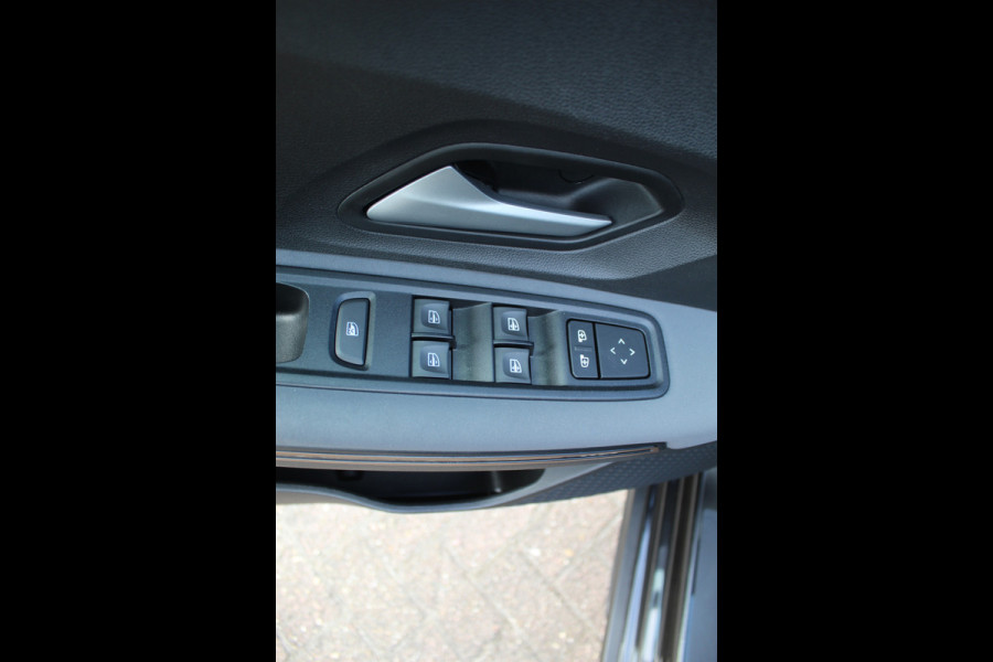 Dacia Jogger 1.0-110pk TCe 110 Extreme+ 7 persoons Zeer nette en erg praktische Dacia ! Autm. airco, metallic lak, stoelverwarming, LM wielen+all season banden, cruise control, pdc v+a, dodehoek assistent, camera, navigatie, telefoonvoorb.,  etc.