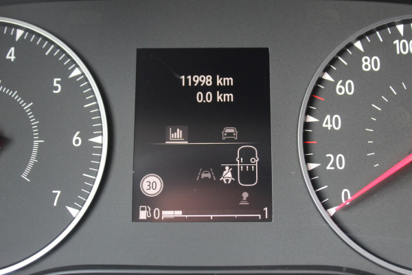 Dacia Jogger 1.0-110pk TCe 110 Extreme+ 7 persoons Zeer nette en erg praktische Dacia ! Autm. airco, metallic lak, stoelverwarming, LM wielen+all season banden, cruise control, pdc v+a, dodehoek assistent, camera, navigatie, telefoonvoorb.,  etc.