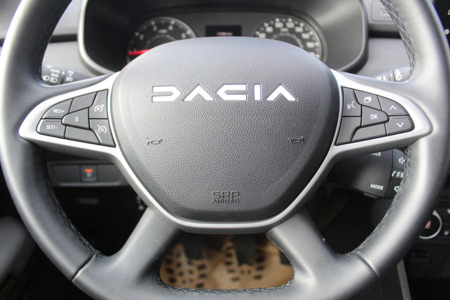 Dacia Jogger 1.0-110pk TCe 110 Extreme+ 7 persoons Zeer nette en erg praktische Dacia ! Autm. airco, metallic lak, stoelverwarming, LM wielen+all season banden, cruise control, pdc v+a, dodehoek assistent, camera, navigatie, telefoonvoorb.,  etc.