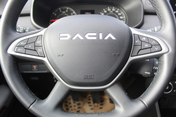 Dacia Jogger 1.0-110pk TCe 110 Extreme+ 7 persoons Zeer nette en erg praktische Dacia ! Autm. airco, metallic lak, stoelverwarming, LM wielen+all season banden, cruise control, pdc v+a, dodehoek assistent, camera, navigatie, telefoonvoorb.,  etc.