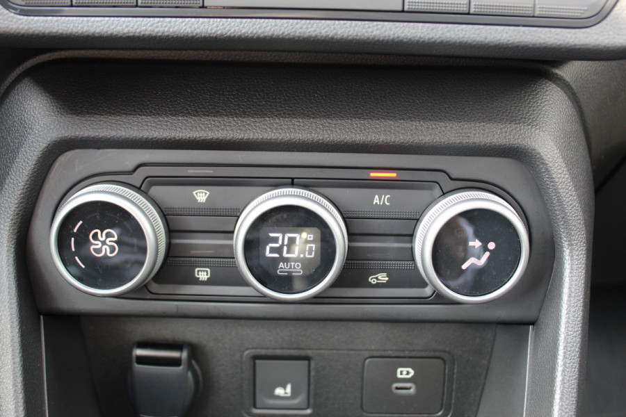 Dacia Jogger 1.0-110pk TCe 110 Extreme+ 7 persoons Zeer nette en erg praktische Dacia ! Autm. airco, metallic lak, stoelverwarming, LM wielen+all season banden, cruise control, pdc v+a, dodehoek assistent, camera, navigatie, telefoonvoorb.,  etc.