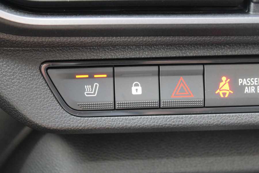 Dacia Jogger 1.0-110pk TCe 110 Extreme+ 7 persoons Zeer nette en erg praktische Dacia ! Autm. airco, metallic lak, stoelverwarming, LM wielen+all season banden, cruise control, pdc v+a, dodehoek assistent, camera, navigatie, telefoonvoorb.,  etc.