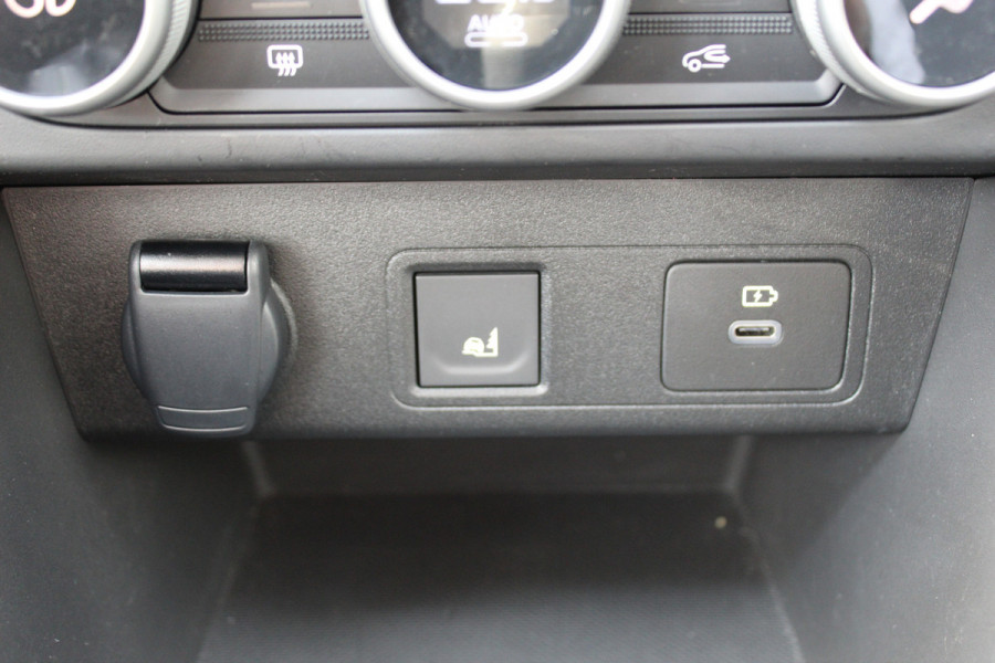 Dacia Jogger 1.0-110pk TCe 110 Extreme+ 7 persoons Zeer nette en erg praktische Dacia ! Autm. airco, metallic lak, stoelverwarming, LM wielen+all season banden, cruise control, pdc v+a, dodehoek assistent, camera, navigatie, telefoonvoorb.,  etc.