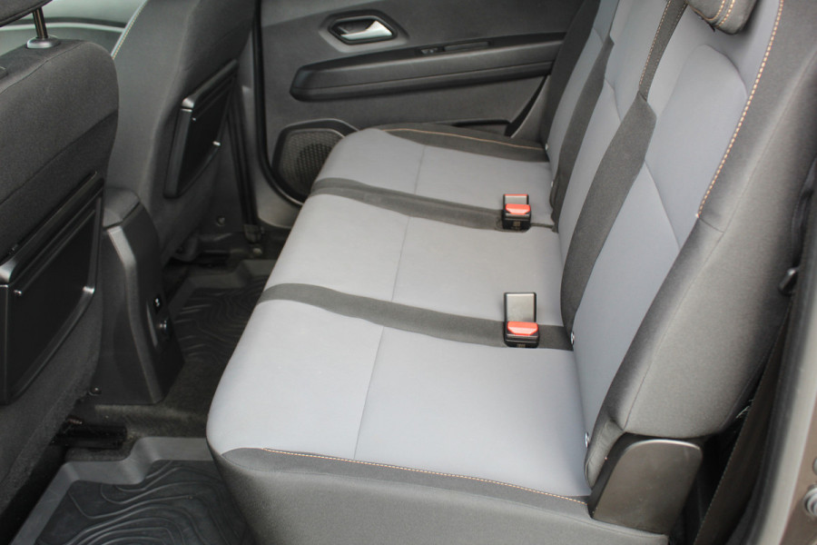 Dacia Jogger 1.0-110pk TCe 110 Extreme+ 7 persoons Zeer nette en erg praktische Dacia ! Autm. airco, metallic lak, stoelverwarming, LM wielen+all season banden, cruise control, pdc v+a, dodehoek assistent, camera, navigatie, telefoonvoorb.,  etc.