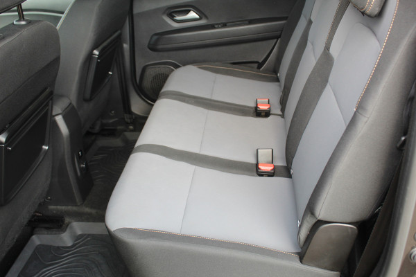 Dacia Jogger 1.0-110pk TCe 110 Extreme+ 7 persoons Zeer nette en erg praktische Dacia ! Autm. airco, metallic lak, stoelverwarming, LM wielen+all season banden, cruise control, pdc v+a, dodehoek assistent, camera, navigatie, telefoonvoorb.,  etc.