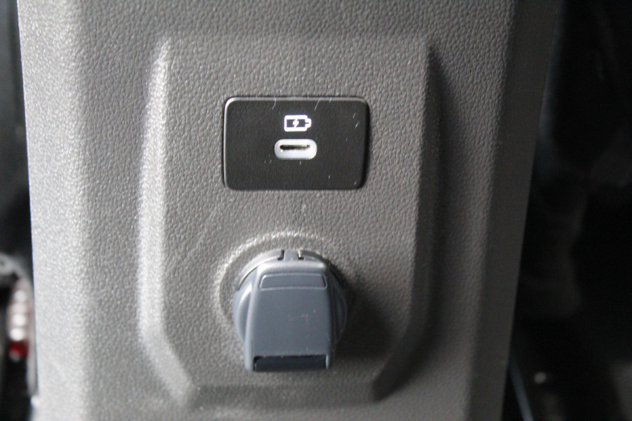Dacia Jogger 1.0-110pk TCe 110 Extreme+ 7 persoons Zeer nette en erg praktische Dacia ! Autm. airco, metallic lak, stoelverwarming, LM wielen+all season banden, cruise control, pdc v+a, dodehoek assistent, camera, navigatie, telefoonvoorb.,  etc.