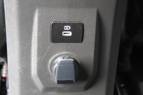 Dacia Jogger 1.0-110pk TCe 110 Extreme+ 7 persoons Zeer nette en erg praktische Dacia ! Autm. airco, metallic lak, stoelverwarming, LM wielen+all season banden, cruise control, pdc v+a, dodehoek assistent, camera, navigatie, telefoonvoorb.,  etc.
