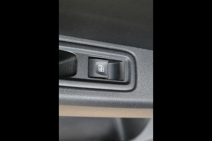 Dacia Jogger 1.0-110pk TCe 110 Extreme+ 7 persoons Zeer nette en erg praktische Dacia ! Autm. airco, metallic lak, stoelverwarming, LM wielen+all season banden, cruise control, pdc v+a, dodehoek assistent, camera, navigatie, telefoonvoorb.,  etc.
