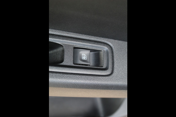 Dacia Jogger 1.0-110pk TCe 110 Extreme+ 7 persoons Zeer nette en erg praktische Dacia ! Autm. airco, metallic lak, stoelverwarming, LM wielen+all season banden, cruise control, pdc v+a, dodehoek assistent, camera, navigatie, telefoonvoorb.,  etc.