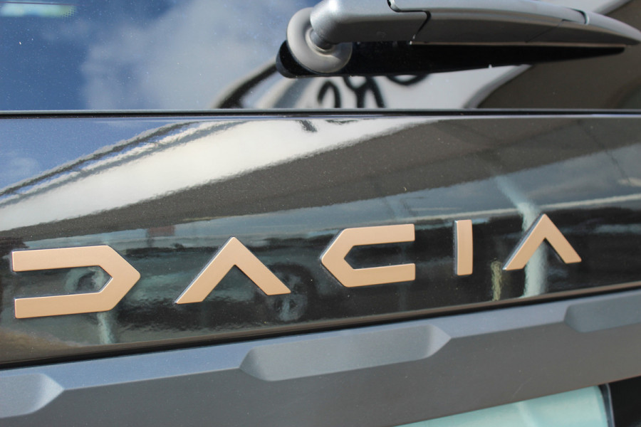 Dacia Jogger 1.0-110pk TCe 110 Extreme+ 7 persoons Zeer nette en erg praktische Dacia ! Autm. airco, metallic lak, stoelverwarming, LM wielen+all season banden, cruise control, pdc v+a, dodehoek assistent, camera, navigatie, telefoonvoorb.,  etc.