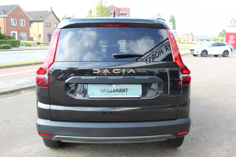 Dacia Jogger 1.0-110pk TCe 110 Extreme+ 7 persoons Zeer nette en erg praktische Dacia ! Autm. airco, metallic lak, stoelverwarming, LM wielen+all season banden, cruise control, pdc v+a, dodehoek assistent, camera, navigatie, telefoonvoorb.,  etc.