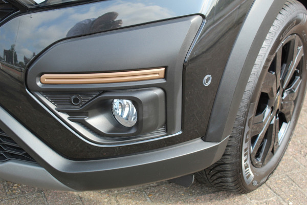 Dacia Jogger 1.0-110pk TCe 110 Extreme+ 7 persoons Zeer nette en erg praktische Dacia ! Autm. airco, metallic lak, stoelverwarming, LM wielen+all season banden, cruise control, pdc v+a, dodehoek assistent, camera, navigatie, telefoonvoorb.,  etc.