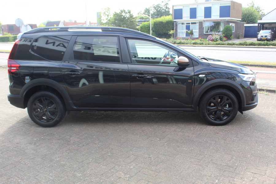 Dacia Jogger 1.0-110pk TCe 110 Extreme+ 7 persoons Zeer nette en erg praktische Dacia ! Autm. airco, metallic lak, stoelverwarming, LM wielen+all season banden, cruise control, pdc v+a, dodehoek assistent, camera, navigatie, telefoonvoorb.,  etc.
