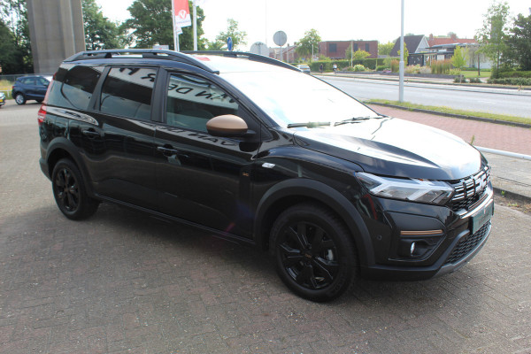 Dacia Jogger 1.0-110pk TCe 110 Extreme+ 7 persoons Zeer nette en erg praktische Dacia ! Autm. airco, metallic lak, stoelverwarming, LM wielen+all season banden, cruise control, pdc v+a, dodehoek assistent, camera, navigatie, telefoonvoorb.,  etc.