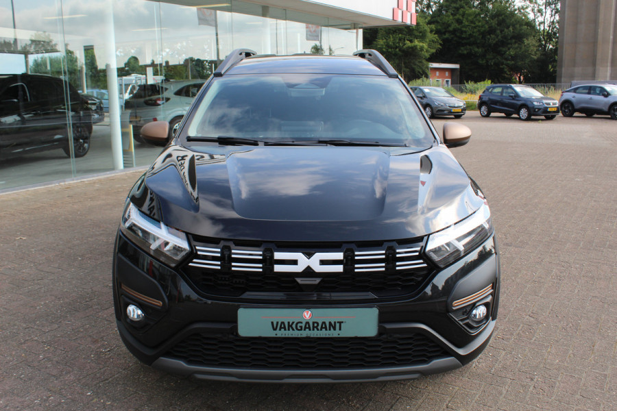 Dacia Jogger 1.0-110pk TCe 110 Extreme+ 7 persoons Zeer nette en erg praktische Dacia ! Autm. airco, metallic lak, stoelverwarming, LM wielen+all season banden, cruise control, pdc v+a, dodehoek assistent, camera, navigatie, telefoonvoorb.,  etc.
