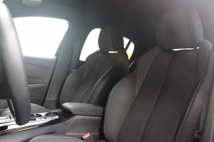 Peugeot 208 1.2 Hybrid 145PK AUTOMAAT GT | CAMERA VOOR + ACHTER | NAVIGATIE | DRAADLOZE APPLE CARPLAY/ANDROID AUTO | FULL LED KOPLAMPEN | LICHTMETALEN VELGEN 17" | DODEHOEK DETECTIE | DRAADLOZE TELEFOONLADER | KEYLESS ENTRY/START | DAB+ RADIO | ADAPTIVE CRUISE CONTROL | CLIMATE CONTROL |