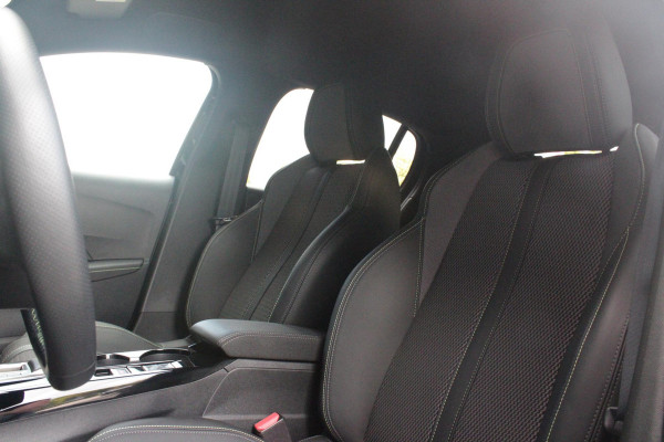 Peugeot 208 1.2 Hybrid 145PK AUTOMAAT GT | CAMERA VOOR + ACHTER | NAVIGATIE | DRAADLOZE APPLE CARPLAY/ANDROID AUTO | FULL LED KOPLAMPEN | LICHTMETALEN VELGEN 17" | DODEHOEK DETECTIE | DRAADLOZE TELEFOONLADER | KEYLESS ENTRY/START | DAB+ RADIO | ADAPTIVE CRUISE CONTROL | CLIMATE CONTROL |