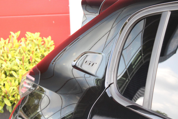 Peugeot 208 1.2 Hybrid 145PK AUTOMAAT GT | CAMERA VOOR + ACHTER | NAVIGATIE | DRAADLOZE APPLE CARPLAY/ANDROID AUTO | FULL LED KOPLAMPEN | LICHTMETALEN VELGEN 17" | DODEHOEK DETECTIE | DRAADLOZE TELEFOONLADER | KEYLESS ENTRY/START | DAB+ RADIO | ADAPTIVE CRUISE CONTROL | CLIMATE CONTROL |