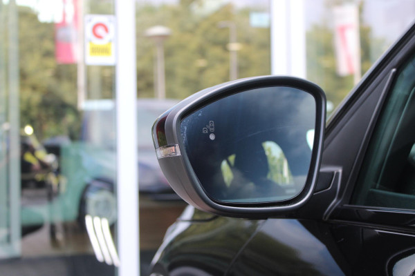 Peugeot 208 1.2 Hybrid 145PK AUTOMAAT GT | CAMERA VOOR + ACHTER | NAVIGATIE | DRAADLOZE APPLE CARPLAY/ANDROID AUTO | FULL LED KOPLAMPEN | LICHTMETALEN VELGEN 17" | DODEHOEK DETECTIE | DRAADLOZE TELEFOONLADER | KEYLESS ENTRY/START | DAB+ RADIO | ADAPTIVE CRUISE CONTROL | CLIMATE CONTROL |