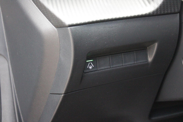 Peugeot 208 1.2 Hybrid 145PK AUTOMAAT GT | CAMERA VOOR + ACHTER | NAVIGATIE | DRAADLOZE APPLE CARPLAY/ANDROID AUTO | FULL LED KOPLAMPEN | LICHTMETALEN VELGEN 17" | DODEHOEK DETECTIE | DRAADLOZE TELEFOONLADER | KEYLESS ENTRY/START | DAB+ RADIO | ADAPTIVE CRUISE CONTROL | CLIMATE CONTROL |